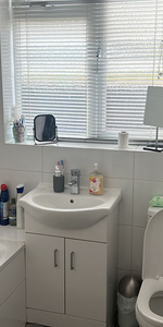 1 bedroom in a house share to rent - Photo 4