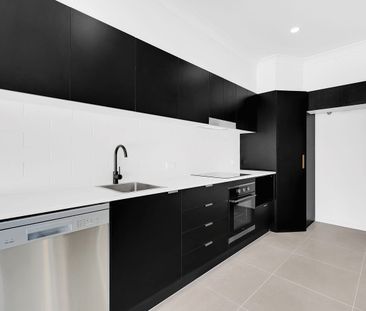 MODERN LIVING IN INNER CITY CHARACTER SUBURB. - Photo 3