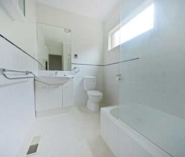 1/3 County Place, Wheelers Hill, Vic 3150 - Photo 4