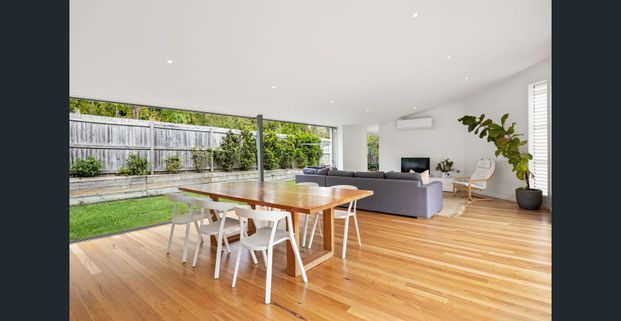 Designer Beachside Living - Photo 1