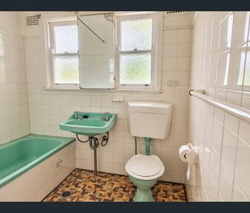 Two Bedroom Home with Spacious Yard - Photo 3