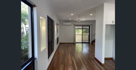 Immaculate VIlla Across from the Beach! - Photo 2