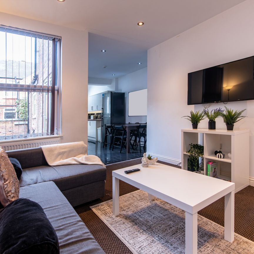 6 Bedroom Student Home. All Bills included. 51 week tenancy Room 5 - Photo 1