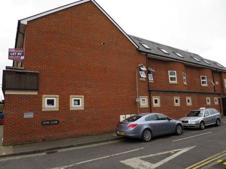 3 bedroom flat to rent - Photo 2