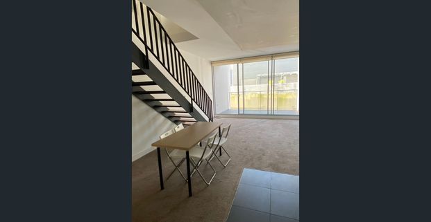 Fully Furnished-Booking Your Inspection Before Arrival. Great location & Duplex Apartment & Closed to Supermarket! CONFIRM THE LEASE TERM IN ADVANCE! - Photo 1