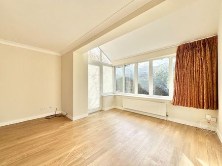 4 bedroom link detached house to rent - Photo 4