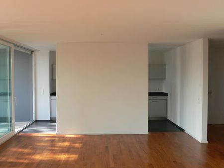 Helle 4.5-Zimmer-Wohnung mit Balkon in Dübendorf – sofort verfügbar! - Photo 3