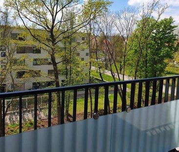 Ruhige und zentrale Wohnung mit großem Balkon und hübschem Bad! - Photo 6