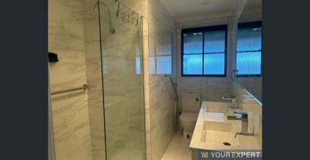 Family Home Perfect for entertaining - Photo 2