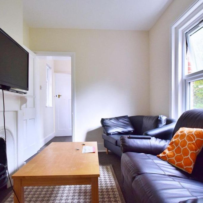 4 bedroom semi-detached house to rent - Photo 1