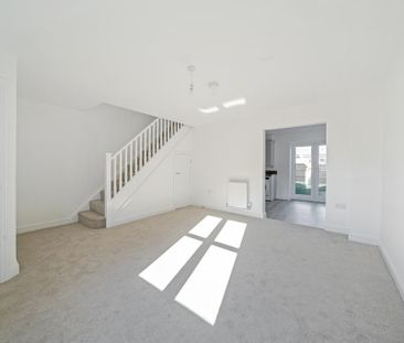 3 bedroom semi-detached house to rent - Photo 3