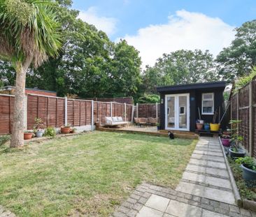 Three Bedroom Semi-Detached House in Chingford - Photo 5