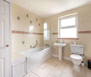 Ilford, Manor, E12 - Photo 1