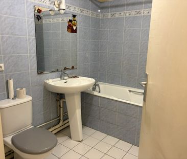 Location Appartement 2 pièces 46m² PARIS 18ème - Photo 4