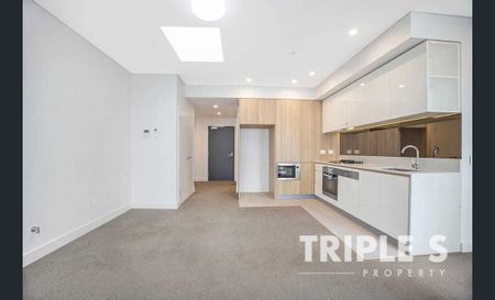 Luxury One Bedroom in Prime Location! Meeting point: 11 Verona Drive!! - Photo 3