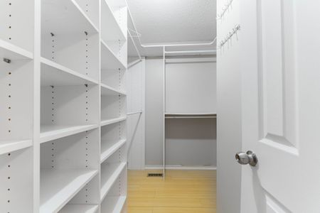 For Lease - 19 Connery Crescent, Markham, Ontario - Photo 3