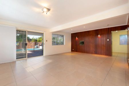 Spacious Dual-Level Family Home with Pool in Prime Tarragindi Location - Photo 3