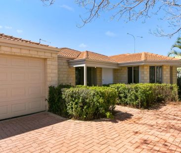 Spacious Four Bedroom Contemporary Home - Photo 2