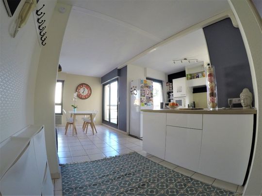 T3 meublé aux ARCEAUX, - Photo 1