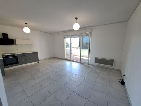 A LOUER AVIGNON ( 84000 ) : APPARTEMENT 3 pièces -TERRASSE - ASCENSEUR - 1 PLACE DE PARKING, - Photo 1
