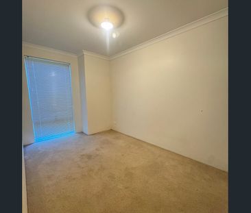 Modern 3-Bedroom Home in a Quiet, Well-Kept Complex - Photo 5