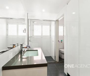 MODERN UNIT WITH WATER VIEWS AND BEACHFRONT LOCATION - Photo 6
