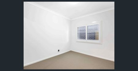 Beautiful 4 Bedroom Home! - Photo 4