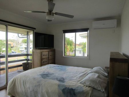 Elavated Home in West Gladstone - Photo 4