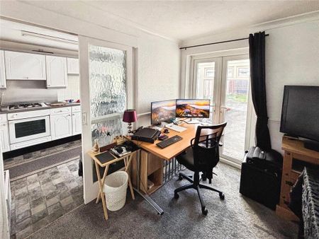 2 bedroom semi-detached house to rent - Photo 2