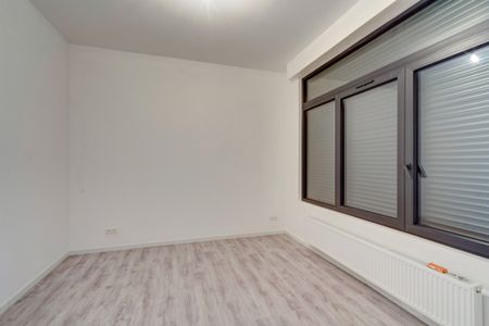 Gerenoveerd 1-slaapkamerappartement met terras in Antwerpen - Photo 2