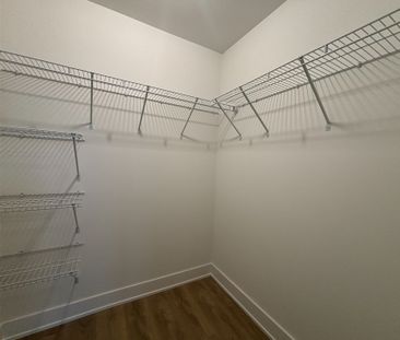 For Lease - 204 Burnhamthorpe Road Unit# 211, Mississauga, Ontario - Photo 1