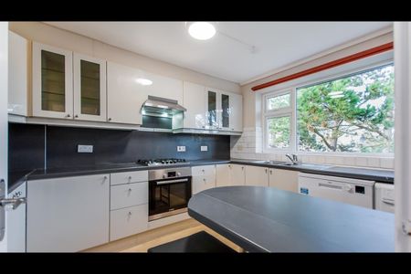 2 Bed Flat, Selly Wick Drive, B29 - Photo 2