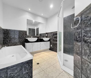 Sunny and Spacious Apartment in Fantastic ... - Photo 5