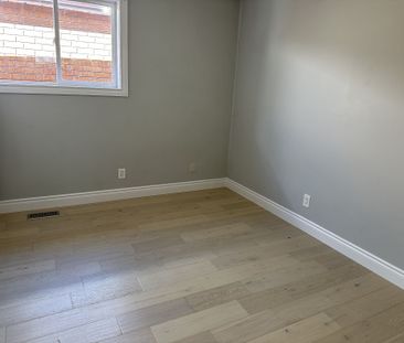 For Lease - 388 Parkwood Avenue Unit# Upstair Floor, Bradford West ... - Photo 4