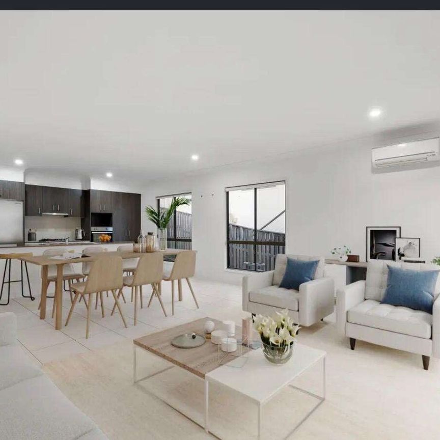 Upper Coomera - Photo 1