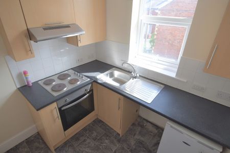 To Let Flat - Photo 5