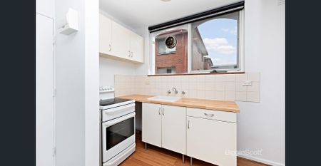 ONE BEDROOM APARTMENT IN BOUTIQUE RICHMOND BLOCK! - Photo 5