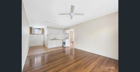 Generous 2 Bedroom Unit - Quiet Complex - Photo 2