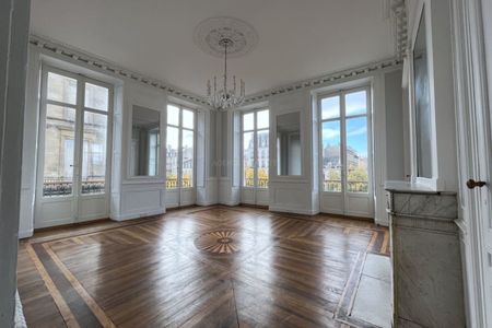 IDÉALEMENT SITUÉ - LUMINEUX ET EN TRÈS BON ÉTAT - Photo 3