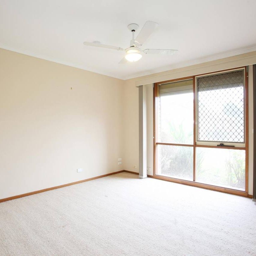 Heart of Beaconsfield - Central Location - this one has the lot!! - Photo 1