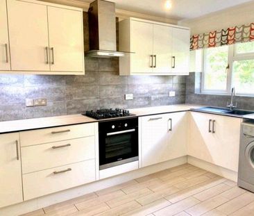 4 bedroom terraced house to rent - Photo 3