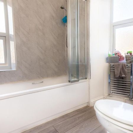 4 bedroom terraced house to rent - Photo 3