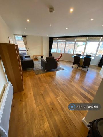 3 bedroom flat to rent - Photo 2