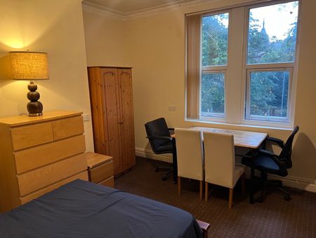 Studio Flat, Harehills Avenue, LS8 - Photo 2