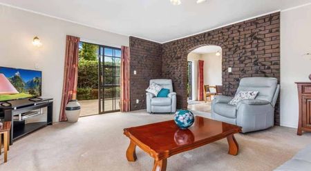 3-Bedroom home -Henderson Convenience! - Photo 5