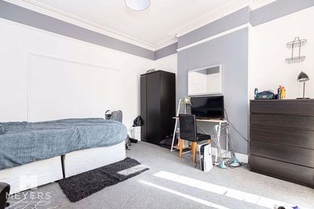 5 bedroom semi-detached house to rent - Photo 4