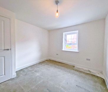 Blackburne Way, Tongham, Farnham, Surrey, GU10 - Photo 6
