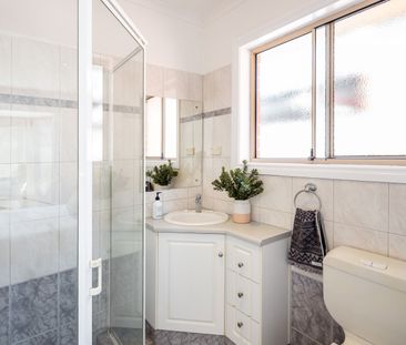 Spacious, Excellent Four Bedroom Home in Newton - Photo 6