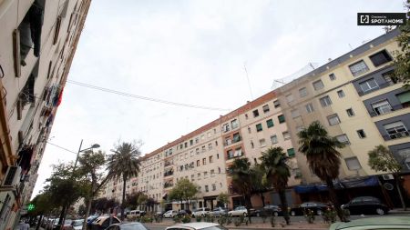 Spacious room for rent in 3-bedroom apartment in Algiros - Foto 5
