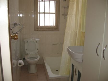 Polished floorboards - small friendly block! - Photo 5